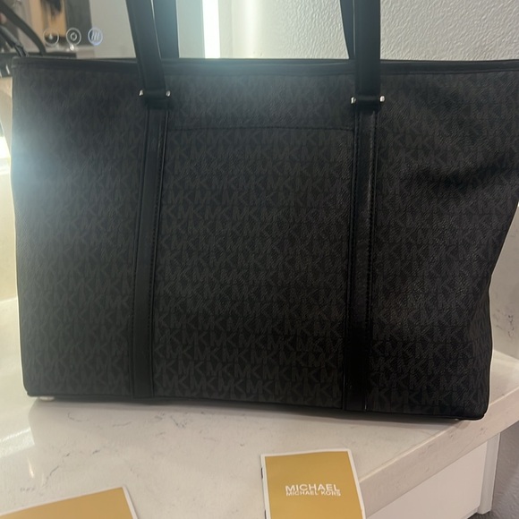 Michael Kors laptop bag EUC black with gray MK and silver hardware - Picture 8 of 14